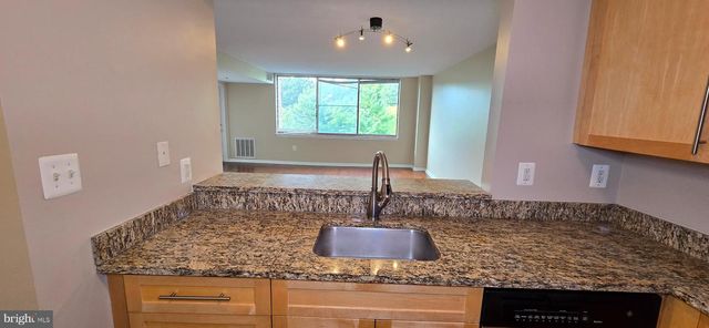10101 GROSVENOR PL #817, Rockville, MD 20852