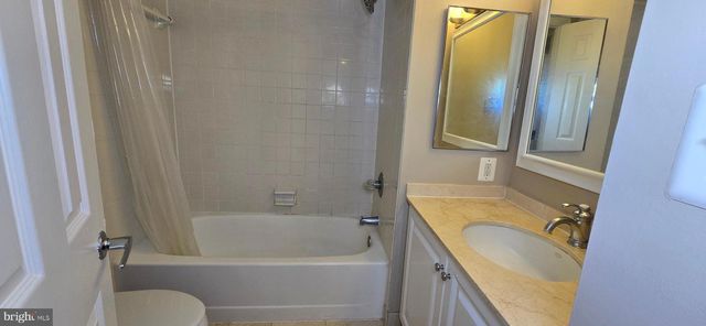 10101 GROSVENOR PL #817, Rockville, MD 20852