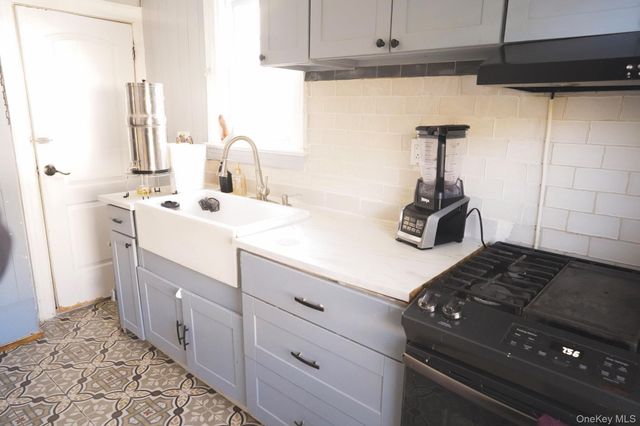 22 Everett Street, Lynbrook, NY 11563