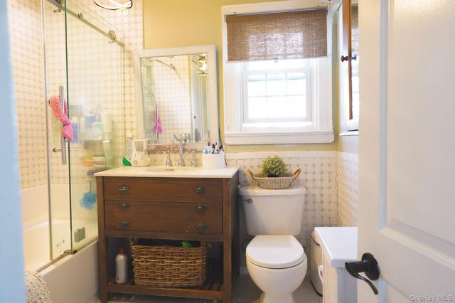 22 Everett Street, Lynbrook, NY 11563