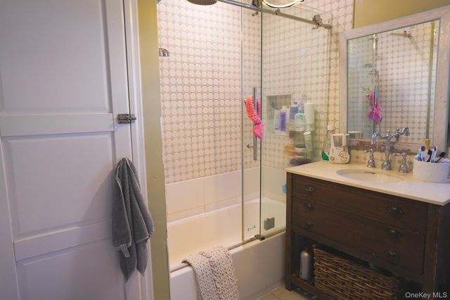 22 Everett Street, Lynbrook, NY 11563