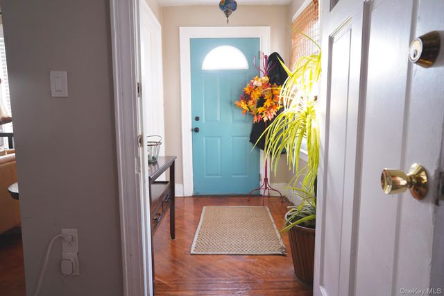 22 Everett Street, Lynbrook, NY 11563