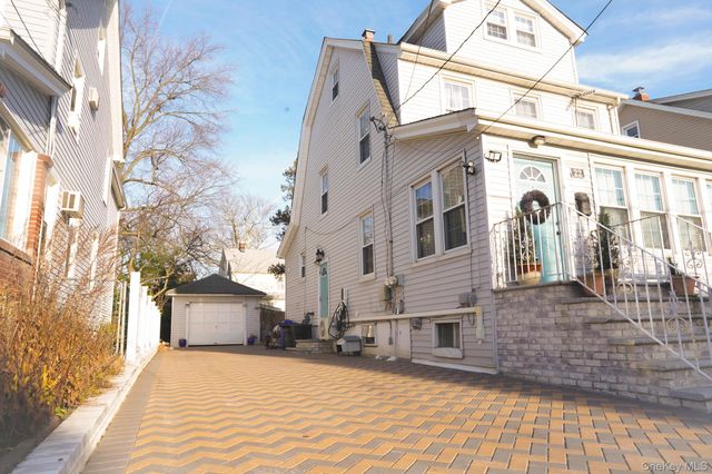 22 Everett Street, Lynbrook, NY 11563