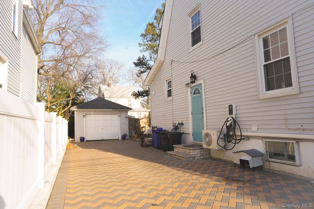 22 Everett Street, Lynbrook, NY 11563