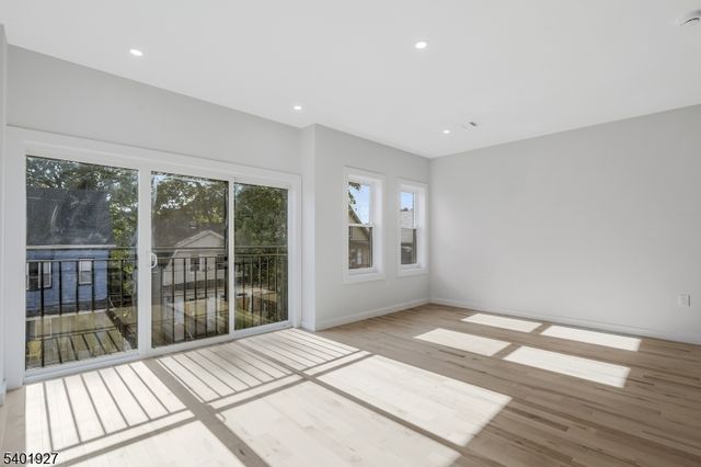 9 Voorhees St, Newark City, NJ 07108