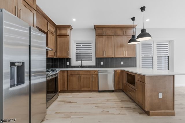 9 Voorhees St, Newark City, NJ 07108