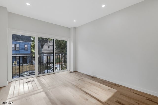 9 Voorhees St, Newark City, NJ 07108