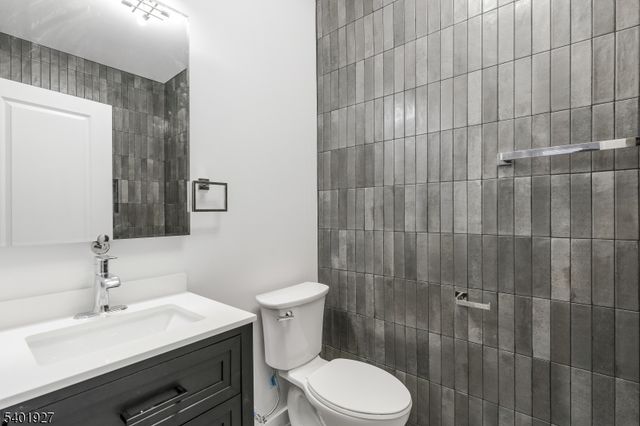 9 Voorhees St, Newark City, NJ 07108