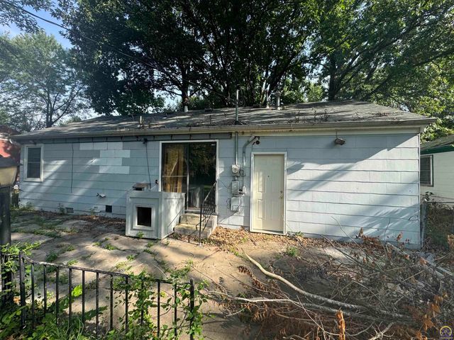 2321 SW 25th DR, Topeka, KS 66611
