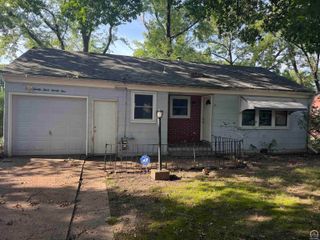 2321 SW 25th DR, Topeka, KS 66611