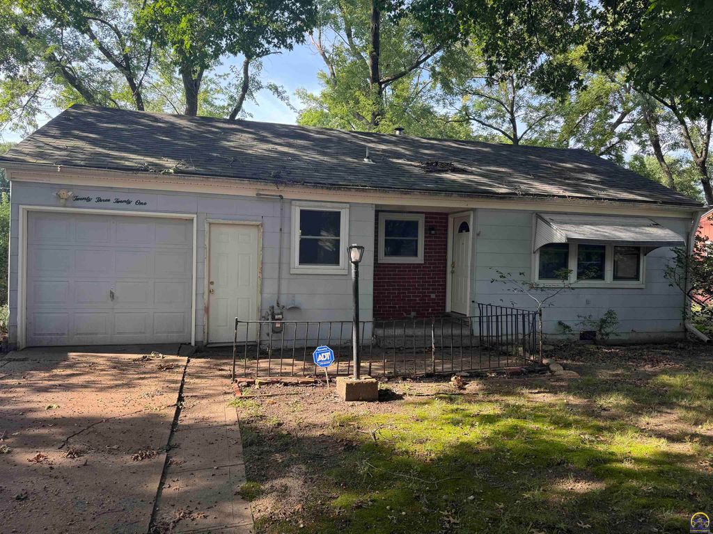 2321 SW 25th DR, Topeka, KS 66611