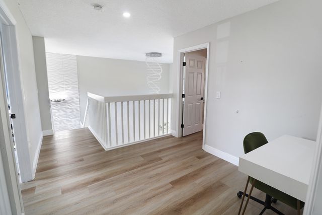 11303 Lakeview Drive 8-m, Coral Springs, FL 33071