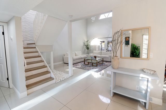 11303 Lakeview Drive 8-m, Coral Springs, FL 33071