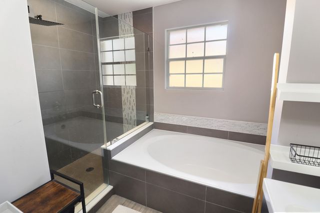 11303 Lakeview Drive 8-m, Coral Springs, FL 33071