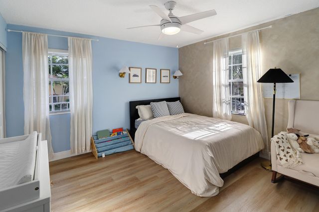 11303 Lakeview Drive 8-m, Coral Springs, FL 33071