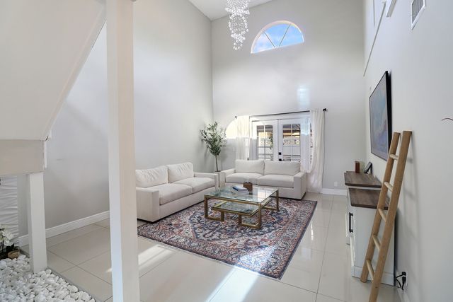 11303 Lakeview Drive 8-m, Coral Springs, FL 33071