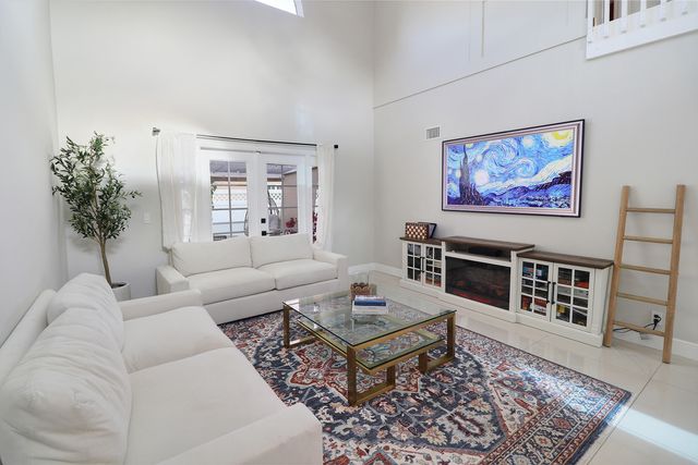 11303 Lakeview Drive 8-m, Coral Springs, FL 33071