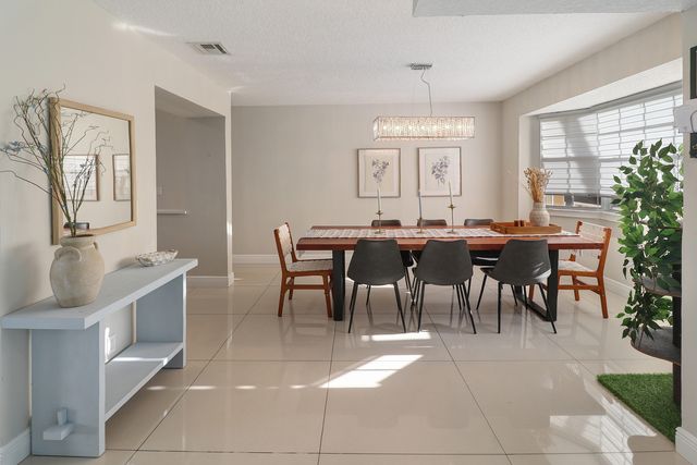 11303 Lakeview Drive 8-m, Coral Springs, FL 33071