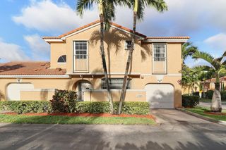 11303 Lakeview Drive 8-m, Coral Springs, FL 33071