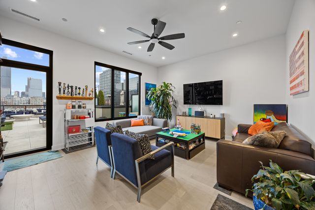 305 S Racine Avenue PH-D, Chicago, IL 60607