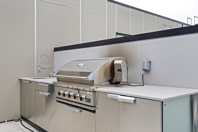 305 S Racine Avenue PH-D, Chicago, IL 60607