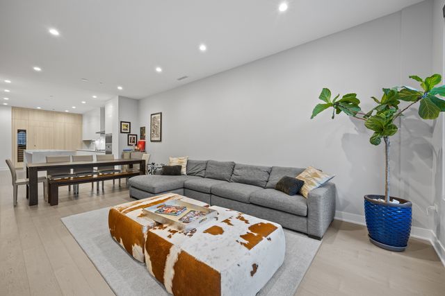 305 S Racine Avenue PH-D, Chicago, IL 60607