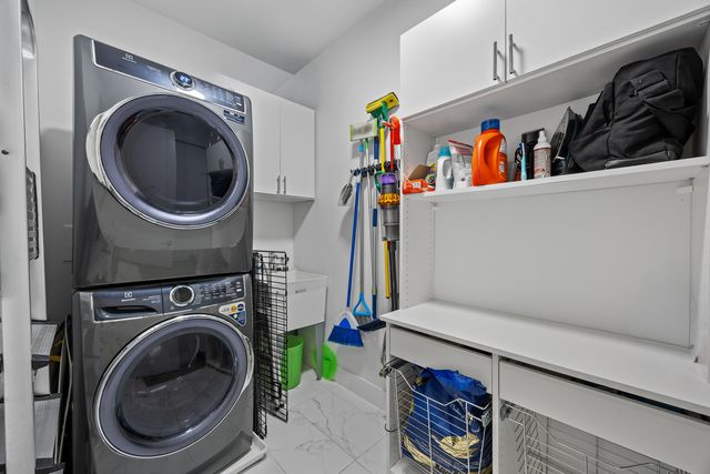 305 S Racine Avenue PH-D, Chicago, IL 60607