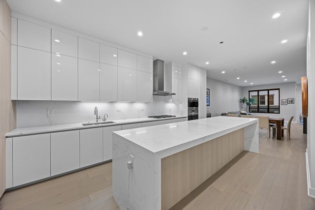 305 S Racine Avenue PH-D, Chicago, IL 60607