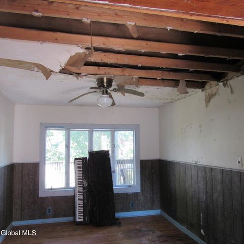 7 Main Street, Hagaman, NY 12086