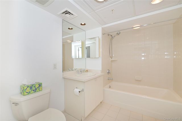 100 Harbor View Drive 241, Port Washington, NY 11050