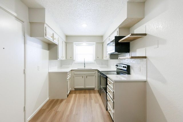 8214 Vernon Avenue, Lubbock, TX 79423