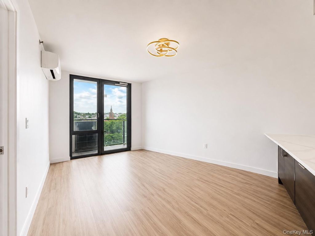 7065 Queens Boulevard 6A, Woodside, NY 11377 — photo 2