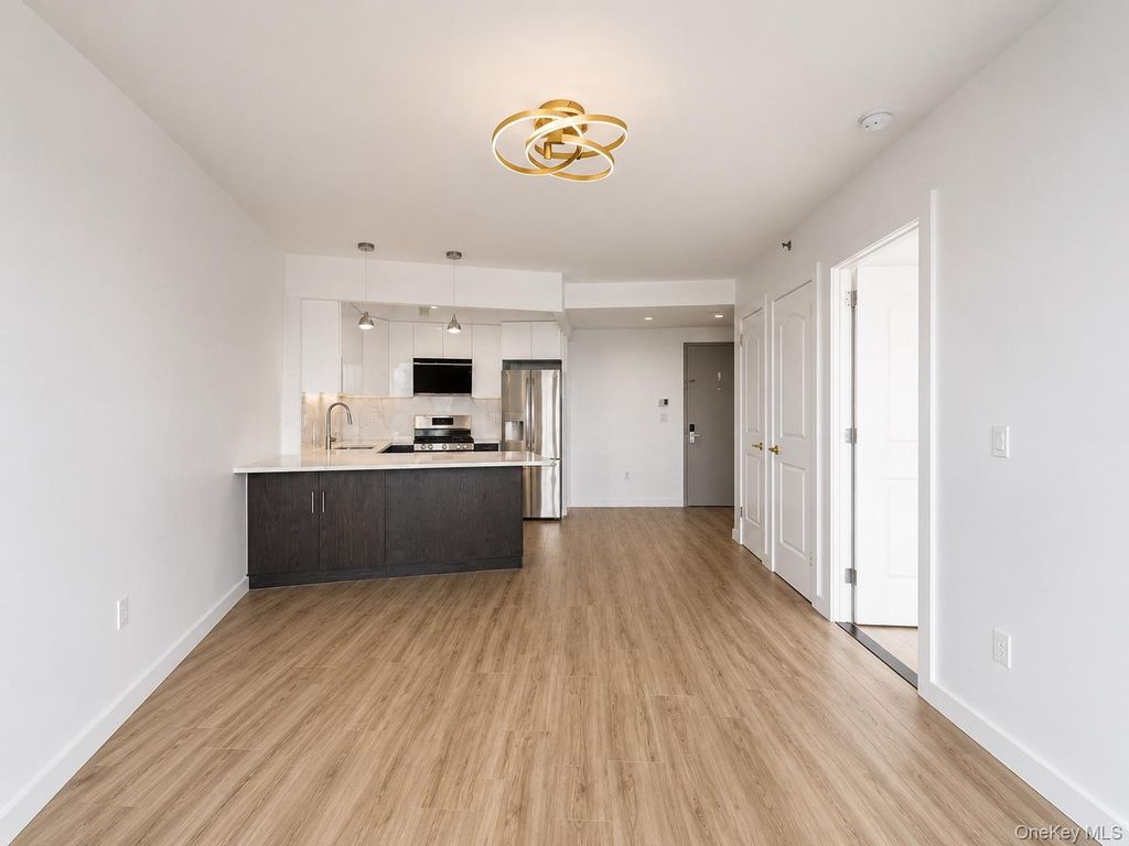 7065 Queens Boulevard 6A, Woodside, NY 11377 — photo 4