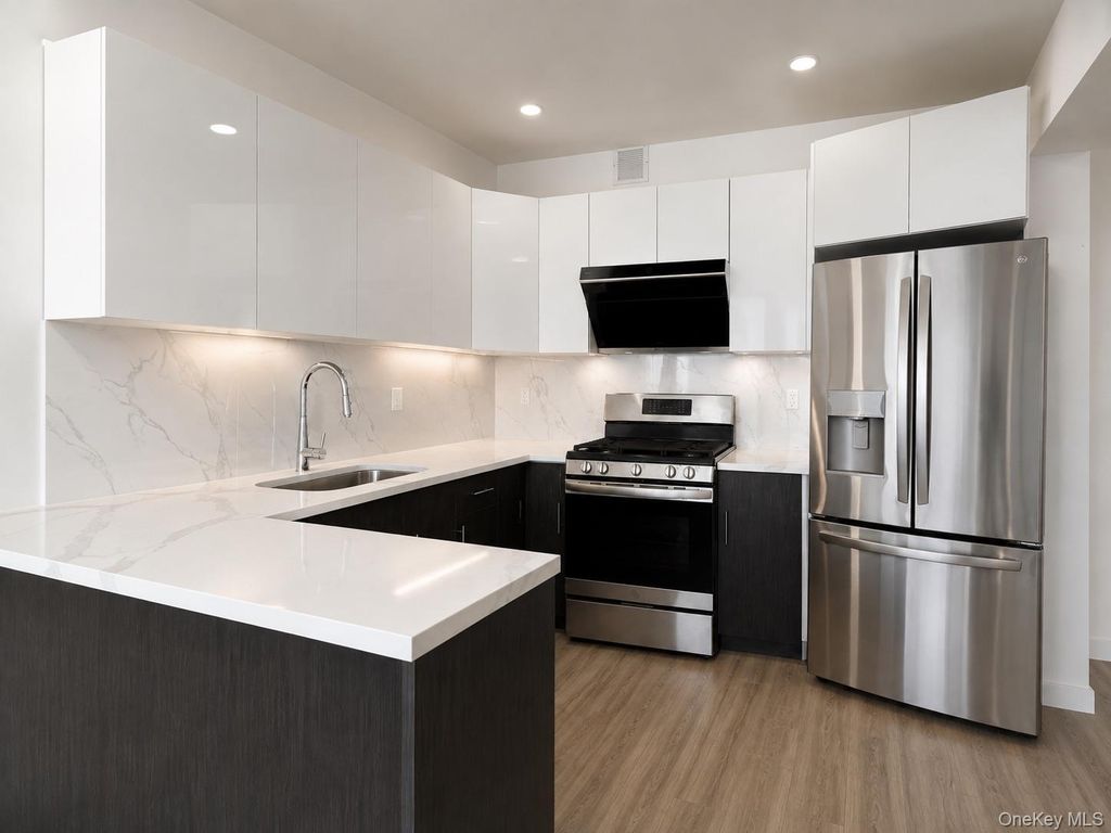 7065 Queens Boulevard 6A, Woodside, NY 11377 — photo 5