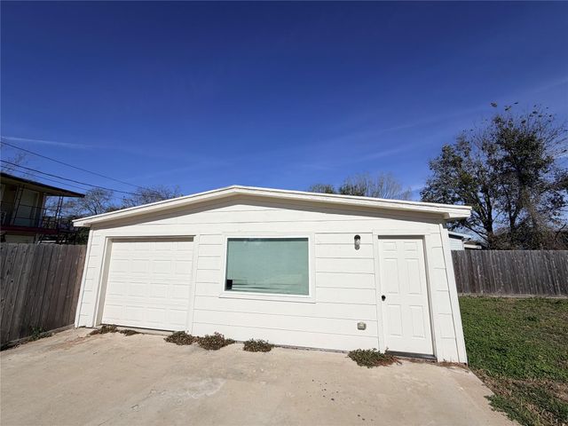 5105 Oak Avenue, Pasadena, TX 77503