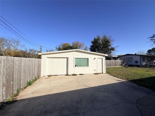 5105 Oak Avenue, Pasadena, TX 77503