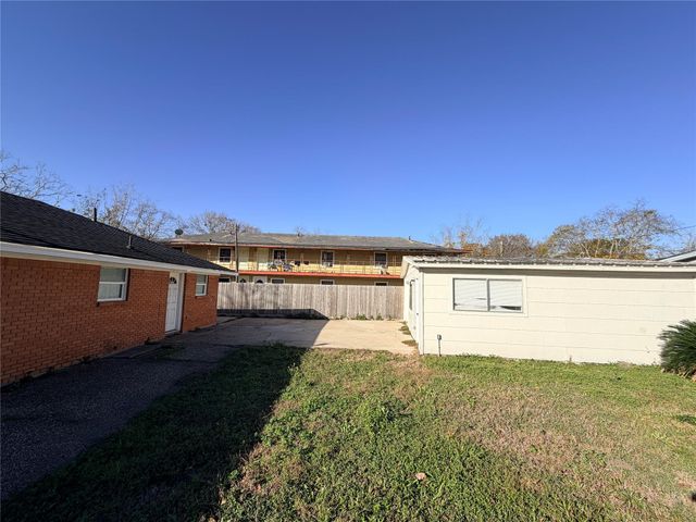 5105 Oak Avenue, Pasadena, TX 77503