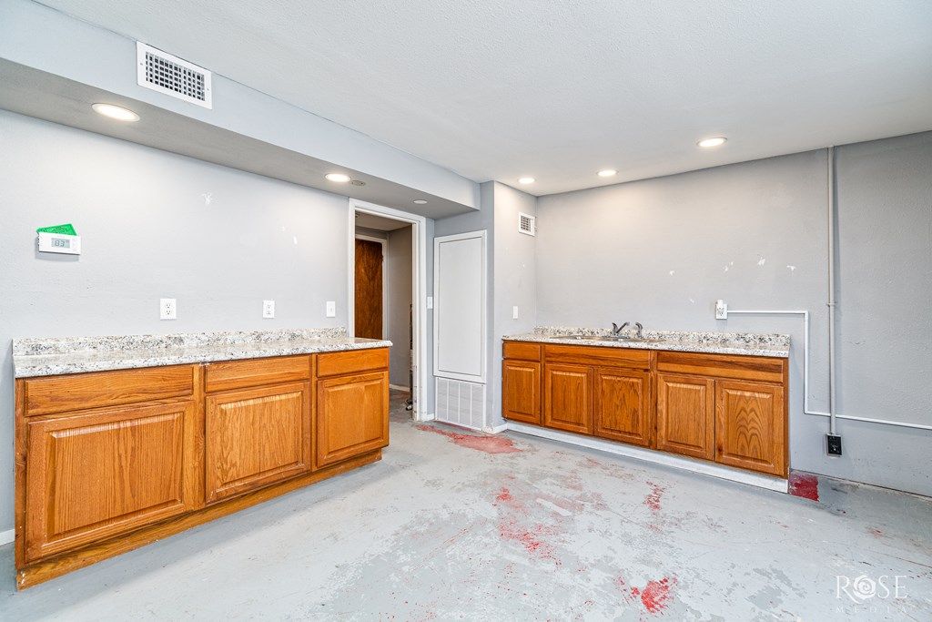 Image 15 of property listing at 1201 Koberlin St, San Angelo, TX 76903