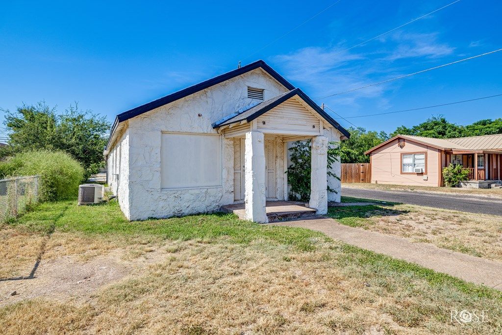 Image 3 of property listing at 1201 Koberlin St, San Angelo, TX 76903