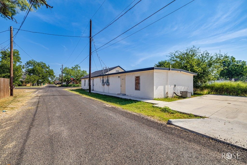 Image 7 of property listing at 1201 Koberlin St, San Angelo, TX 76903