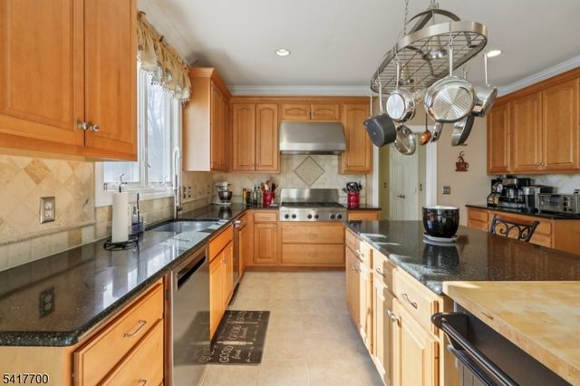 49 Boonton Ave, Kinnelon Boro, NJ 07405