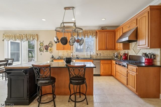 49 Boonton Ave, Kinnelon Boro, NJ 07405