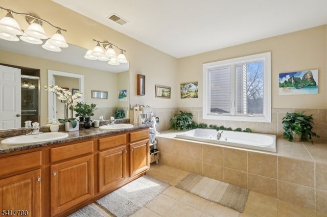 49 Boonton Ave, Kinnelon Boro, NJ 07405