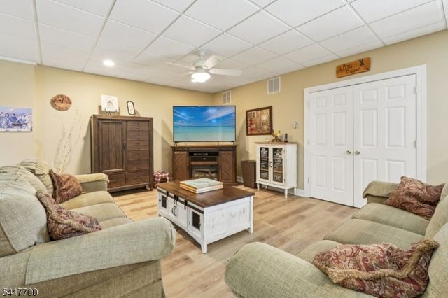 49 Boonton Ave, Kinnelon Boro, NJ 07405