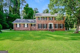 2216 Country Club Drive SE, Conyers, GA 30013