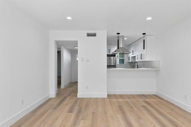 1514 Wirt Road 4, Houston, TX 77055