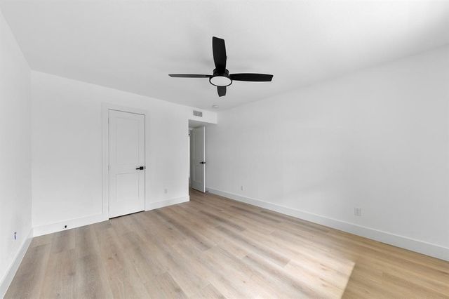1514 Wirt Road 4, Houston, TX 77055