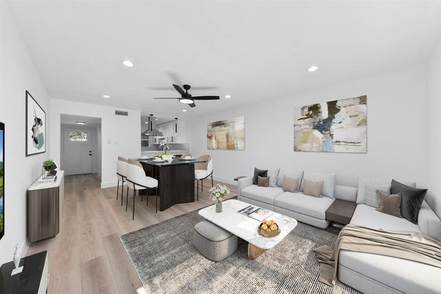1514 Wirt Road 4, Houston, TX 77055