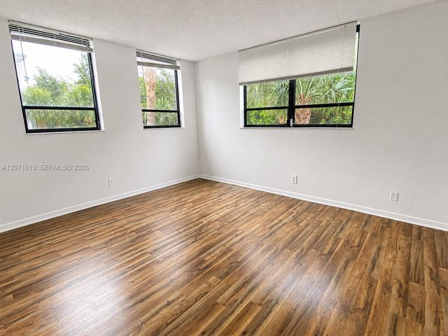 1820 N Congress Avenue 305, West Palm Beach, FL 33401