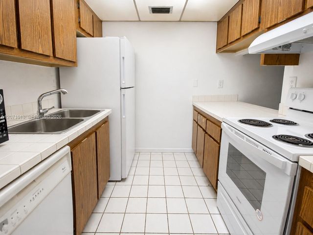 1820 N Congress Avenue 305, West Palm Beach, FL 33401